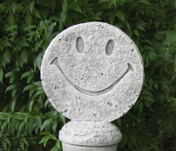Smiley Sign Symbol Sculptural Statue Hippie Sculpture Be happy slogan